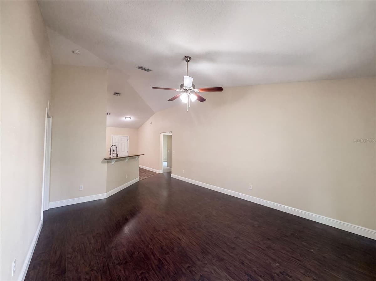 33137 IRONGATE DRIVE — photo 3 of 22