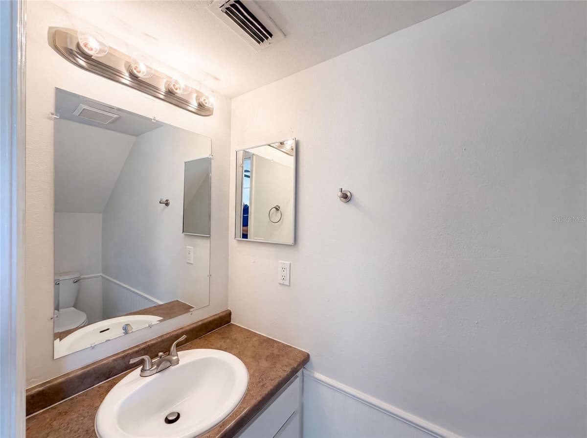 1030 MARTIN BOULEVARD — photo 11 of 30