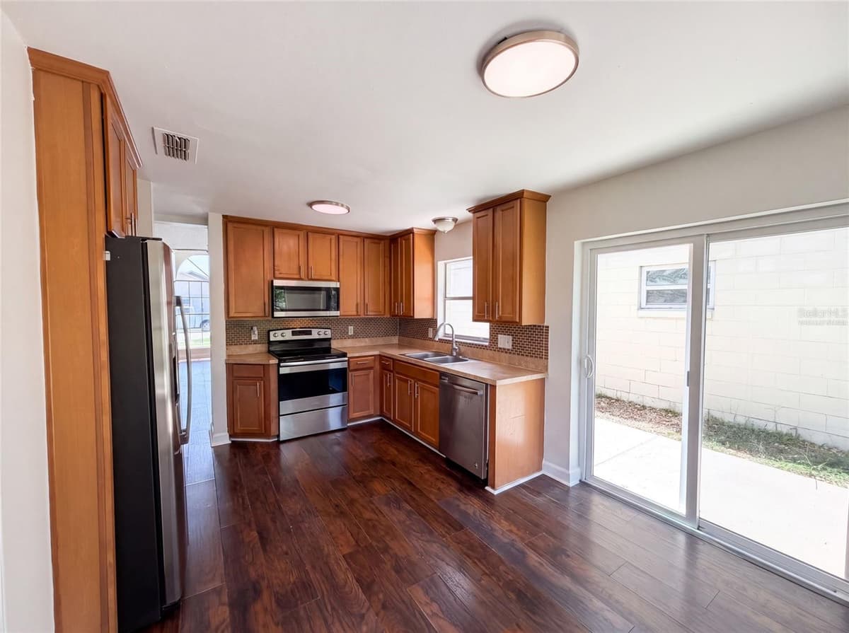 1030 MARTIN BOULEVARD — photo 2 of 30