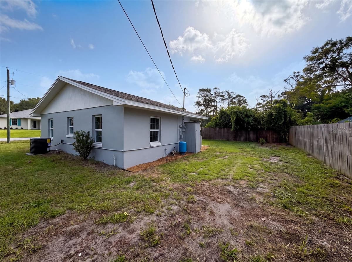 3665 MIAMI AVENUE — photo 5 of 24