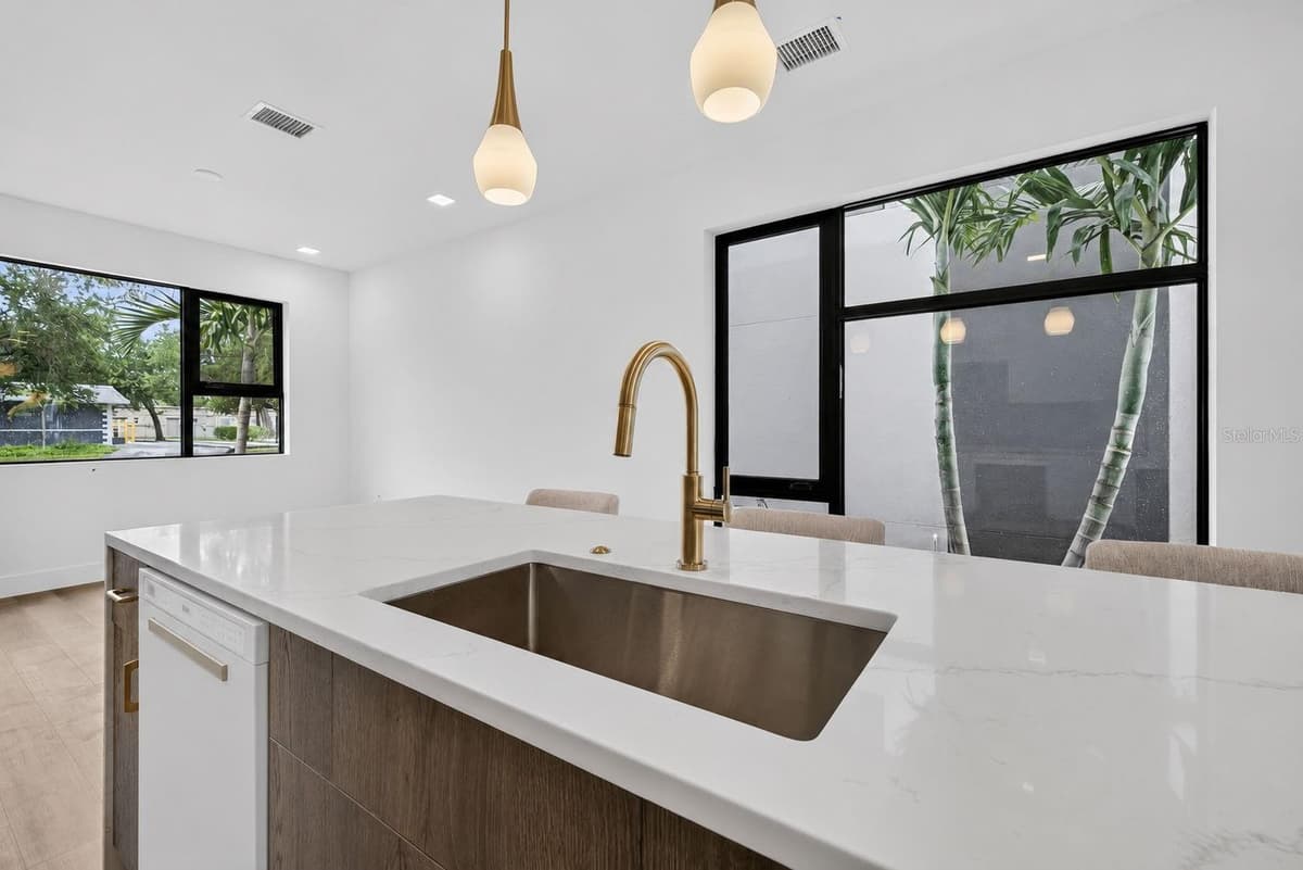 3603 1ST AVENUE — photo 8 of 27
