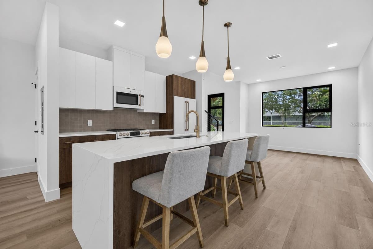 3603 1ST AVENUE — photo 6 of 27