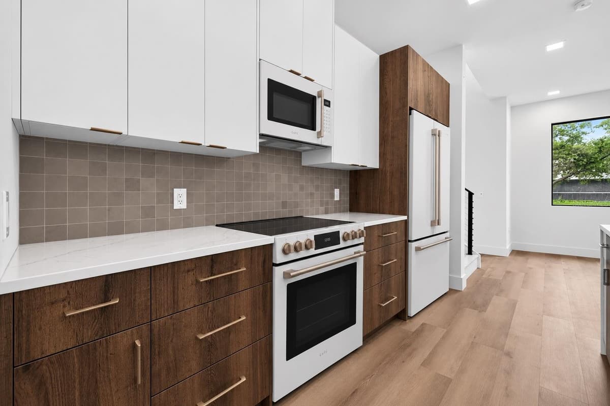 3603 1ST AVENUE — photo 9 of 27