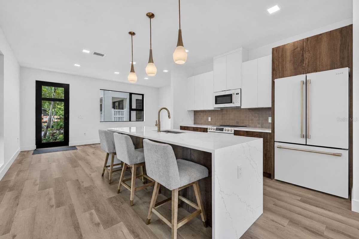 3603 1ST AVENUE — photo 5 of 27
