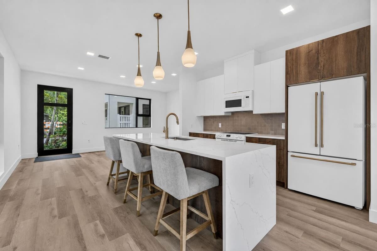 3603 1ST AVENUE — photo 7 of 27