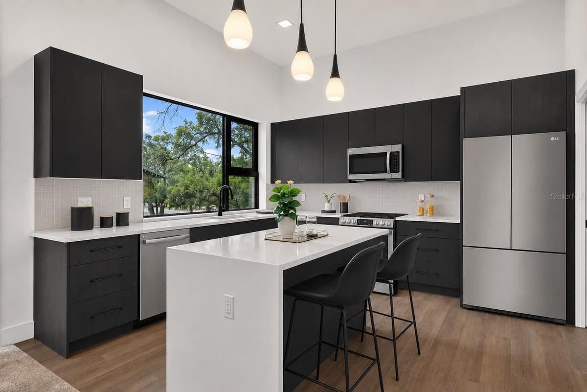 3601 1ST AVENUE — photo 7 of 32