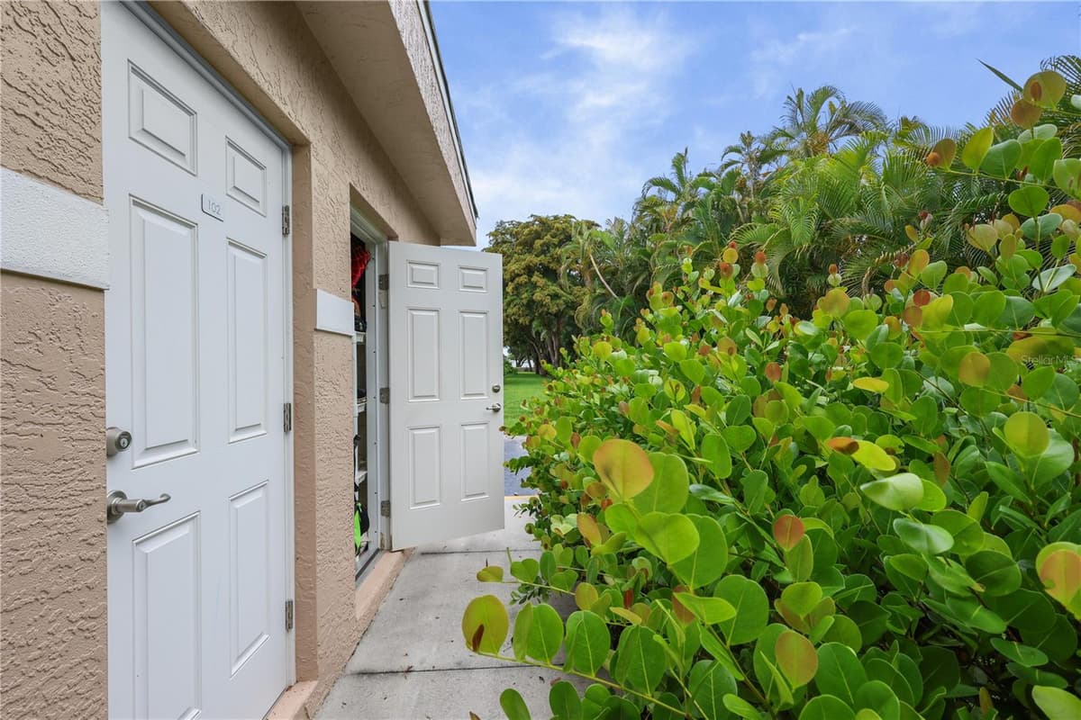 14201 PATTY BERG DRIVE — photo 44 of 61