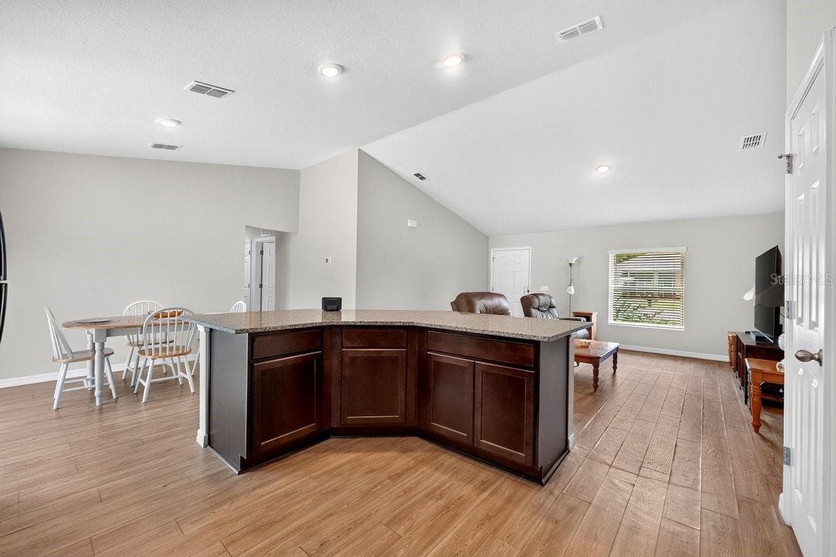 3 KARANDA COURT — photo 4 of 34