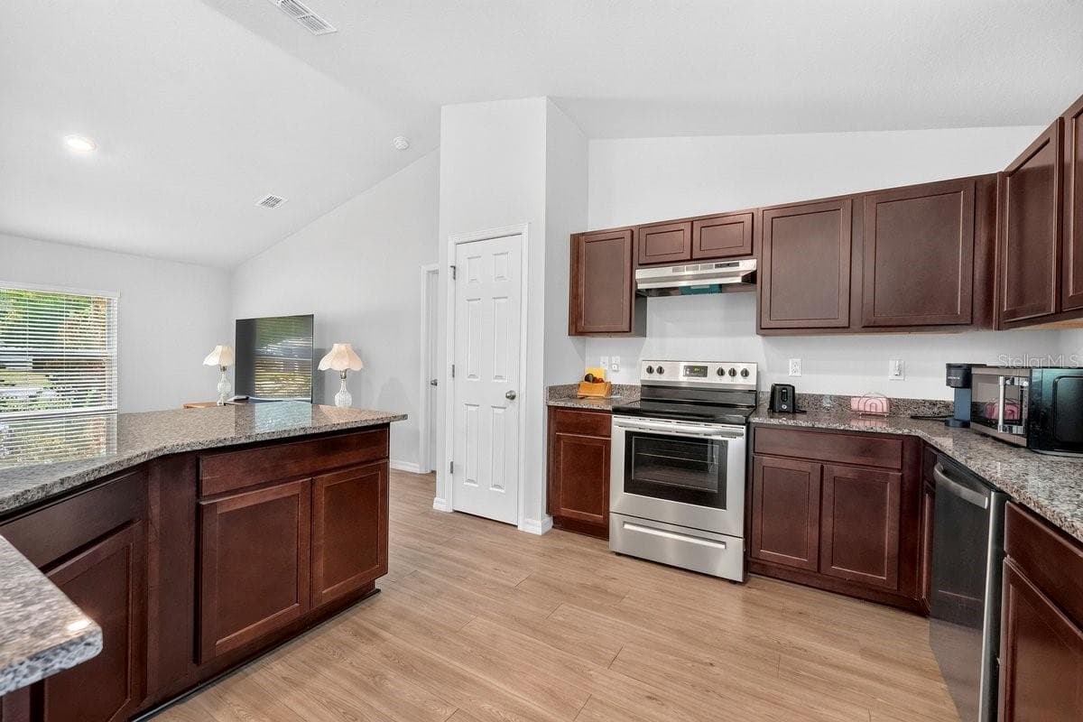 3 KARANDA COURT — photo 2 of 34