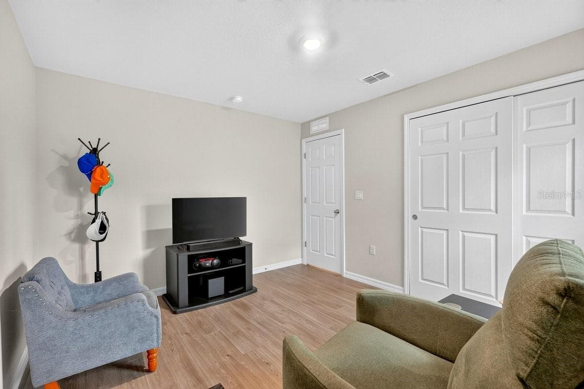 3 KARANDA COURT — photo 8 of 34