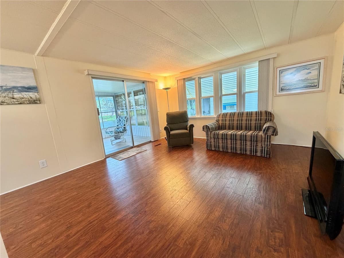 119 AUDUBON DRIVE — photo 14 of 58