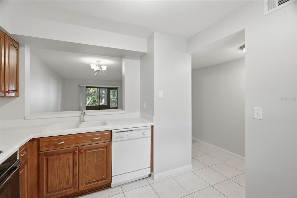 3399 MERMOOR DRIVE — photo 6 of 33