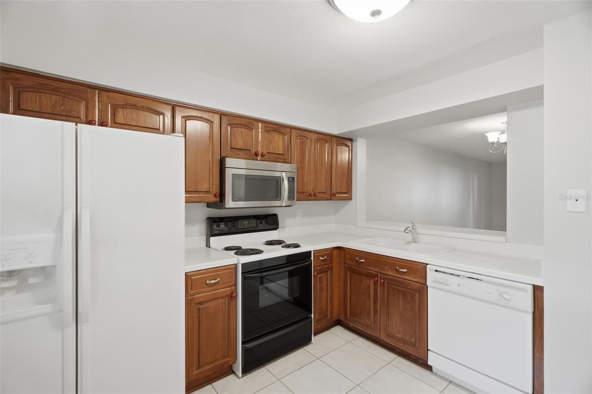 3399 MERMOOR DRIVE — photo 4 of 33
