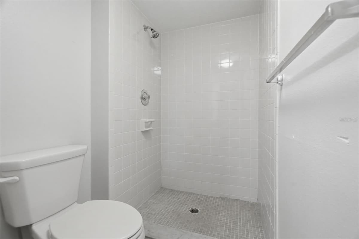 3399 MERMOOR DRIVE — photo 17 of 33