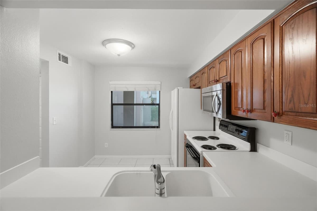 3399 MERMOOR DRIVE — photo 7 of 33