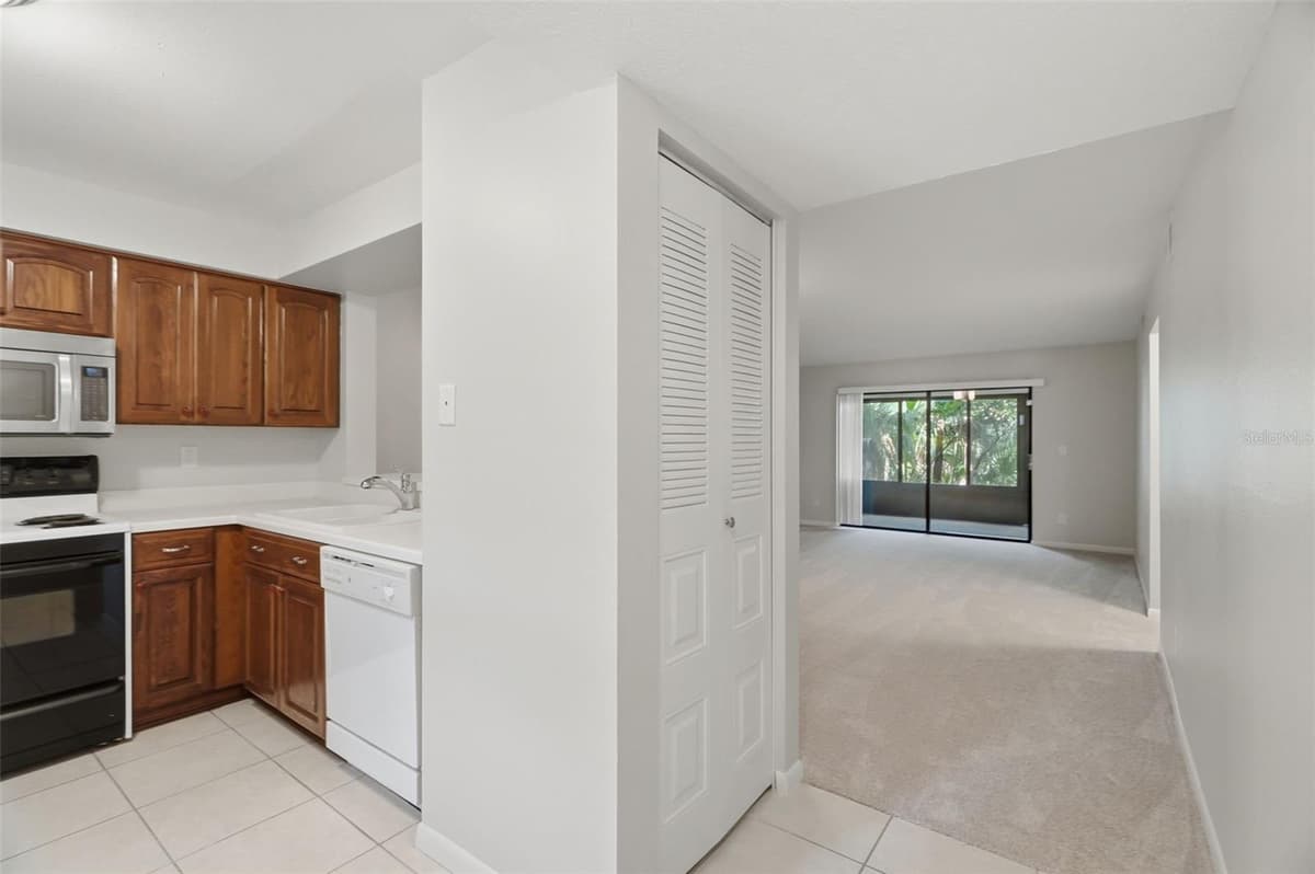 3399 MERMOOR DRIVE — photo 8 of 33