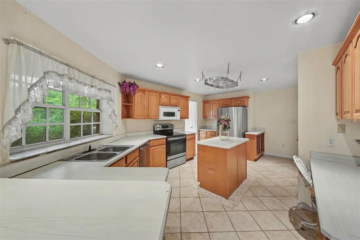 19112 ORTEGA STREET — photo 16 of 63