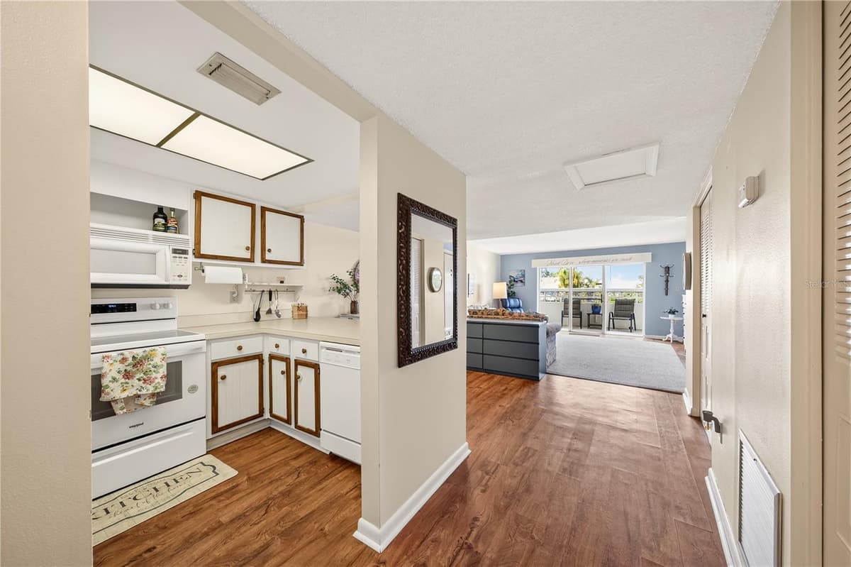601 MCDONALD STREET — photo 4 of 20