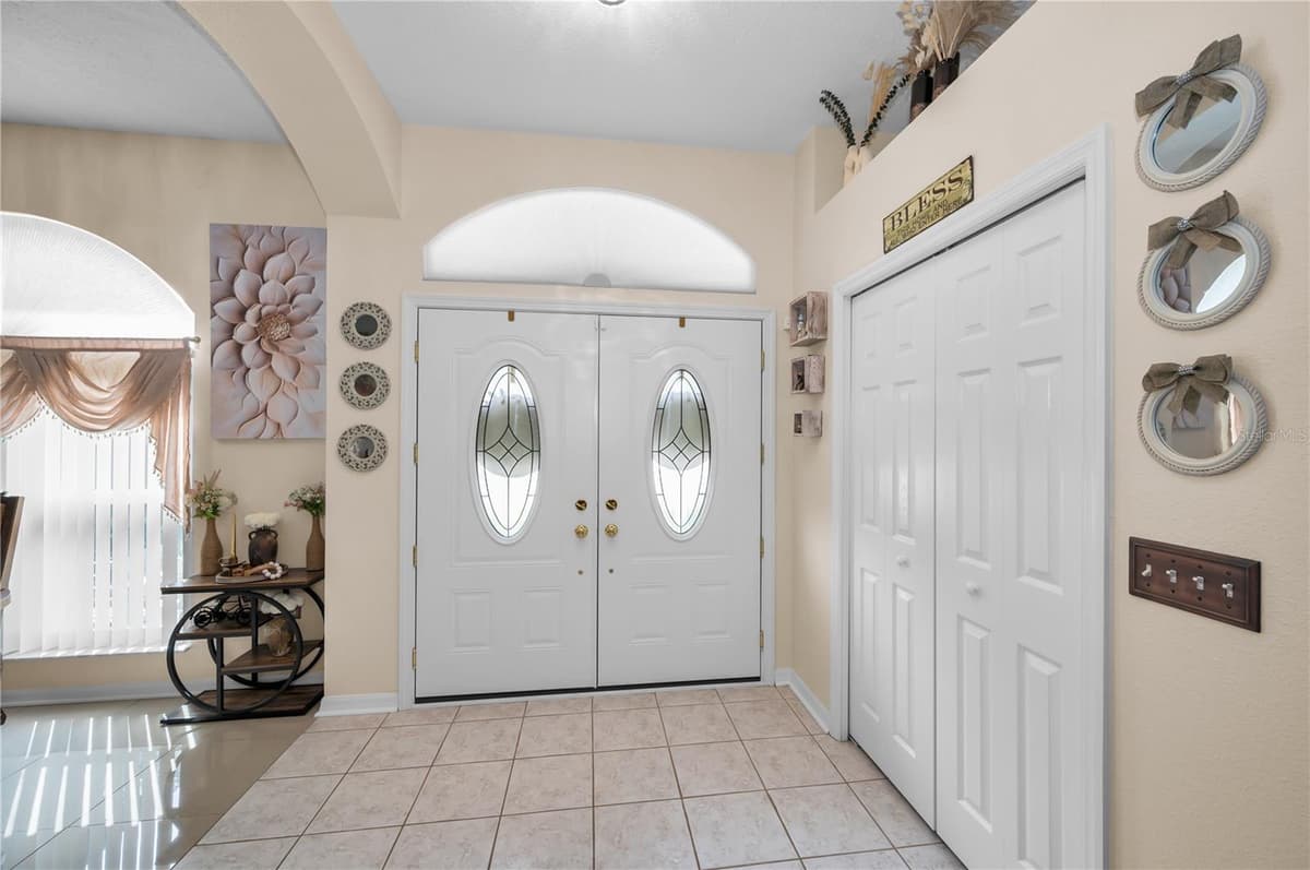 7951 ROUNDELAY DRIVE — photo 3 of 33