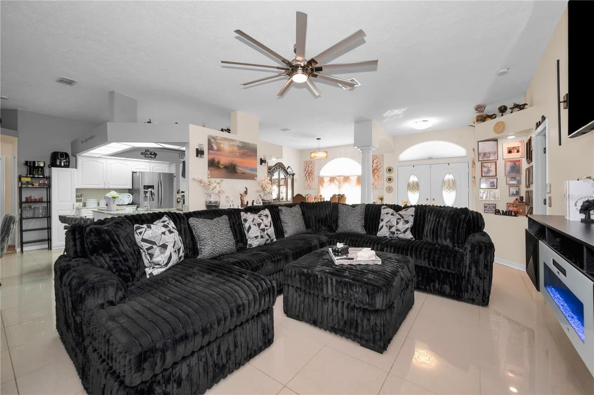 7951 ROUNDELAY DRIVE — photo 8 of 33