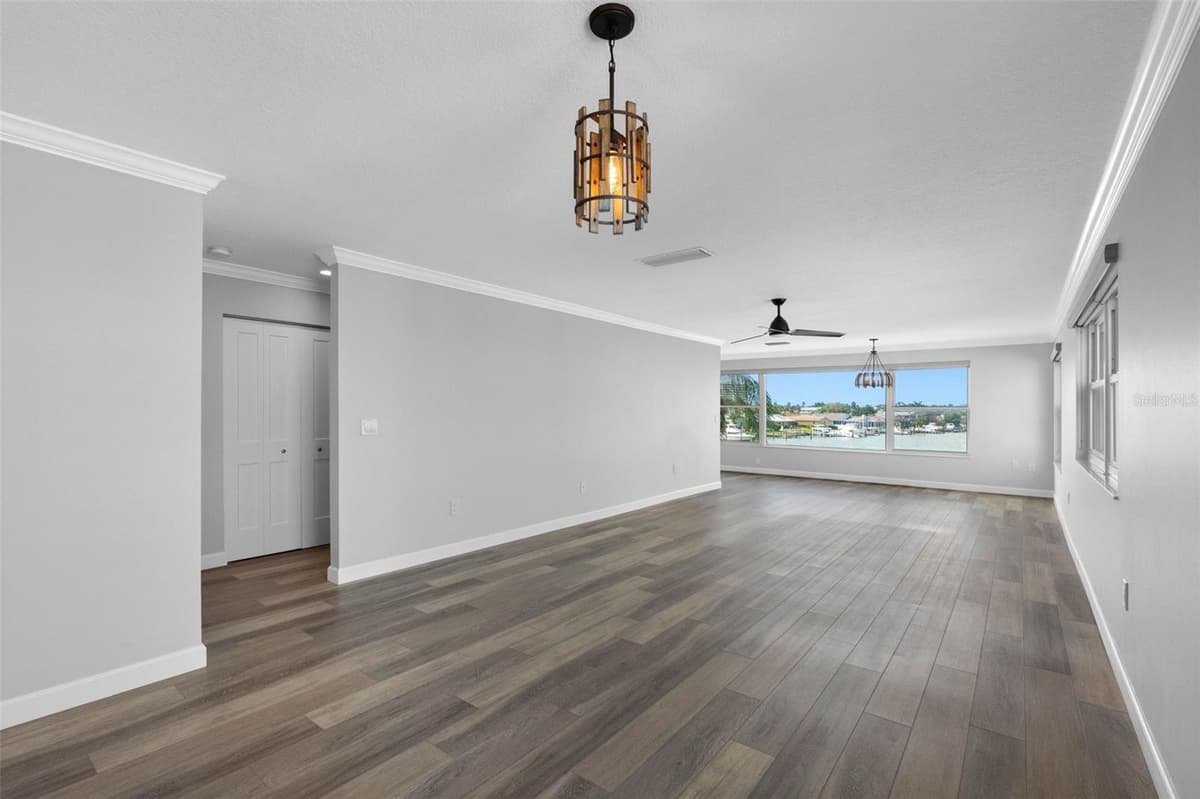 6075 SHORE BOULEVARD — photo 39 of 80