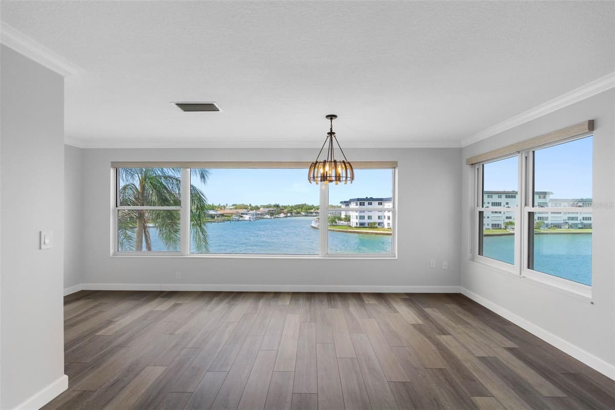 6075 SHORE BOULEVARD — photo 37 of 80
