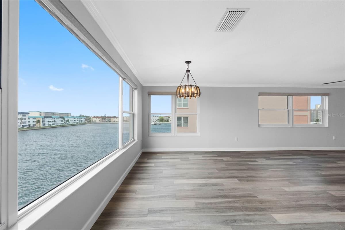 6075 SHORE BOULEVARD — photo 38 of 80
