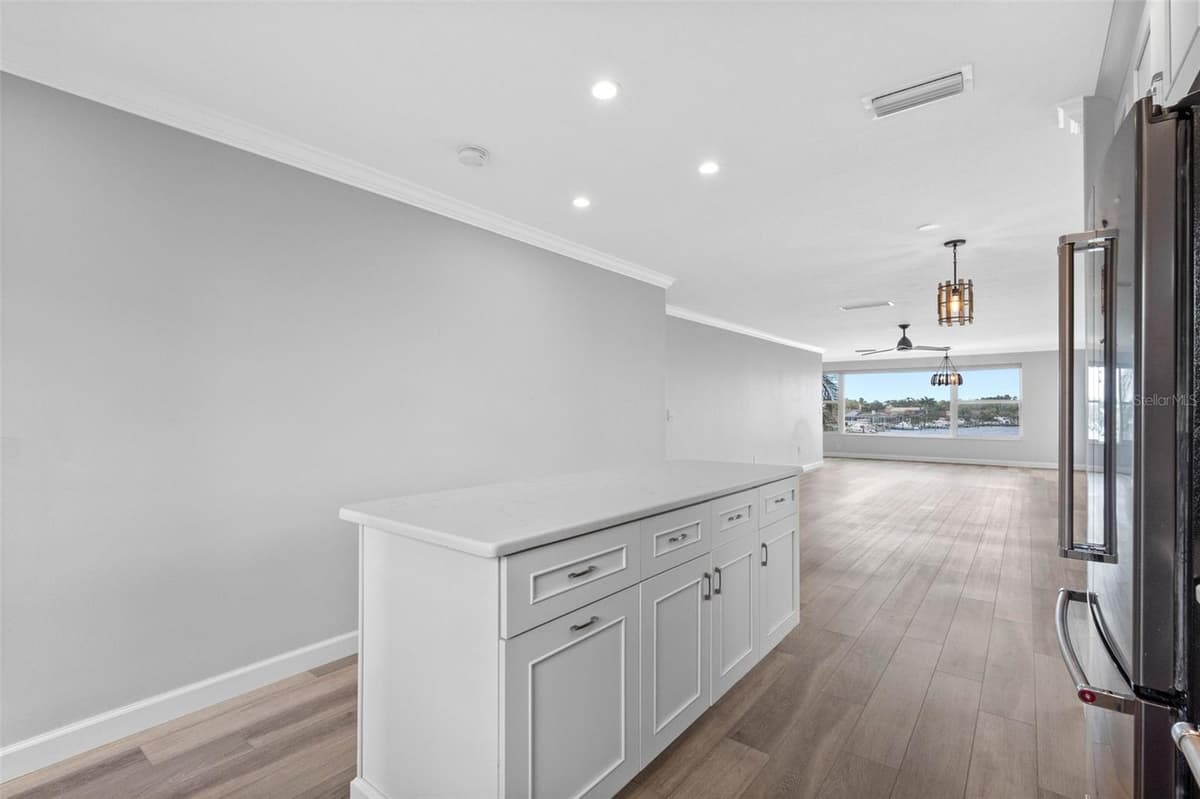 6075 SHORE BOULEVARD — photo 36 of 80