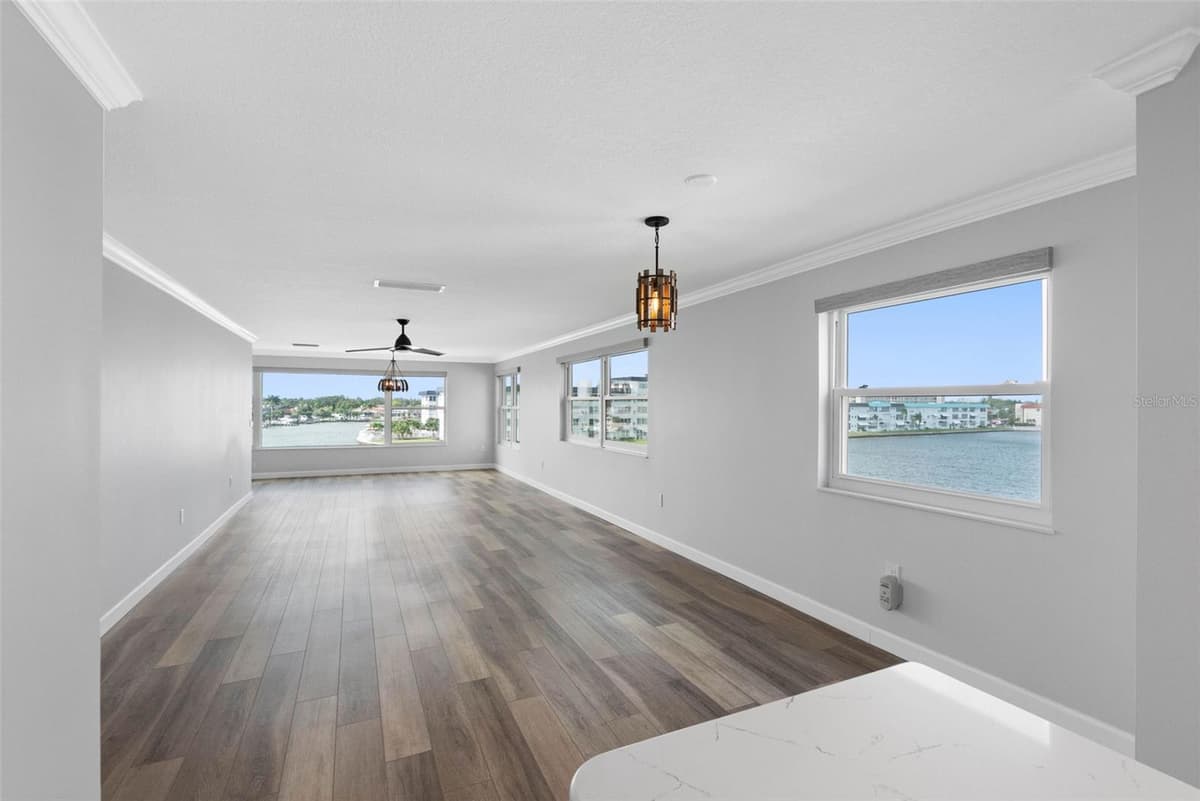 6075 SHORE BOULEVARD — photo 9 of 80