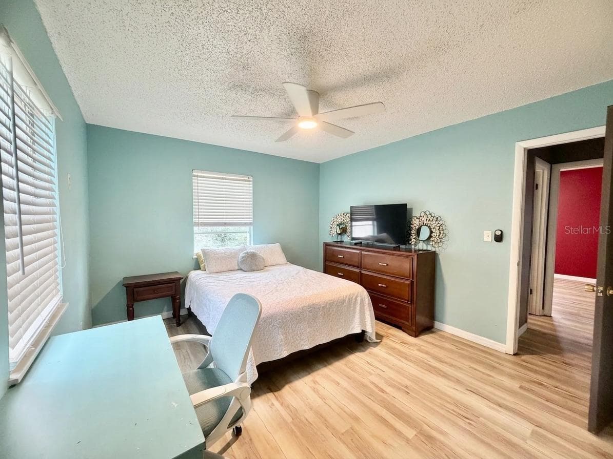 4263 WELDON AVENUE — photo 14 of 21