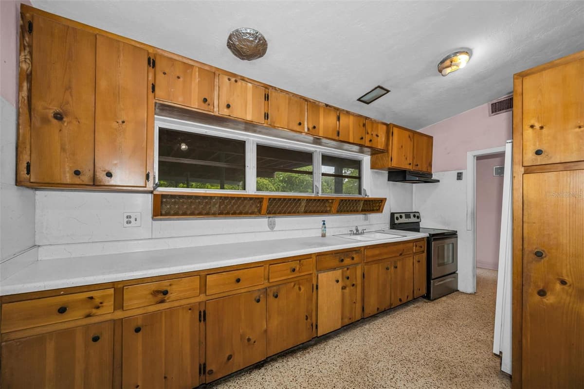 509 BROXBURN AVENUE — photo 15 of 35