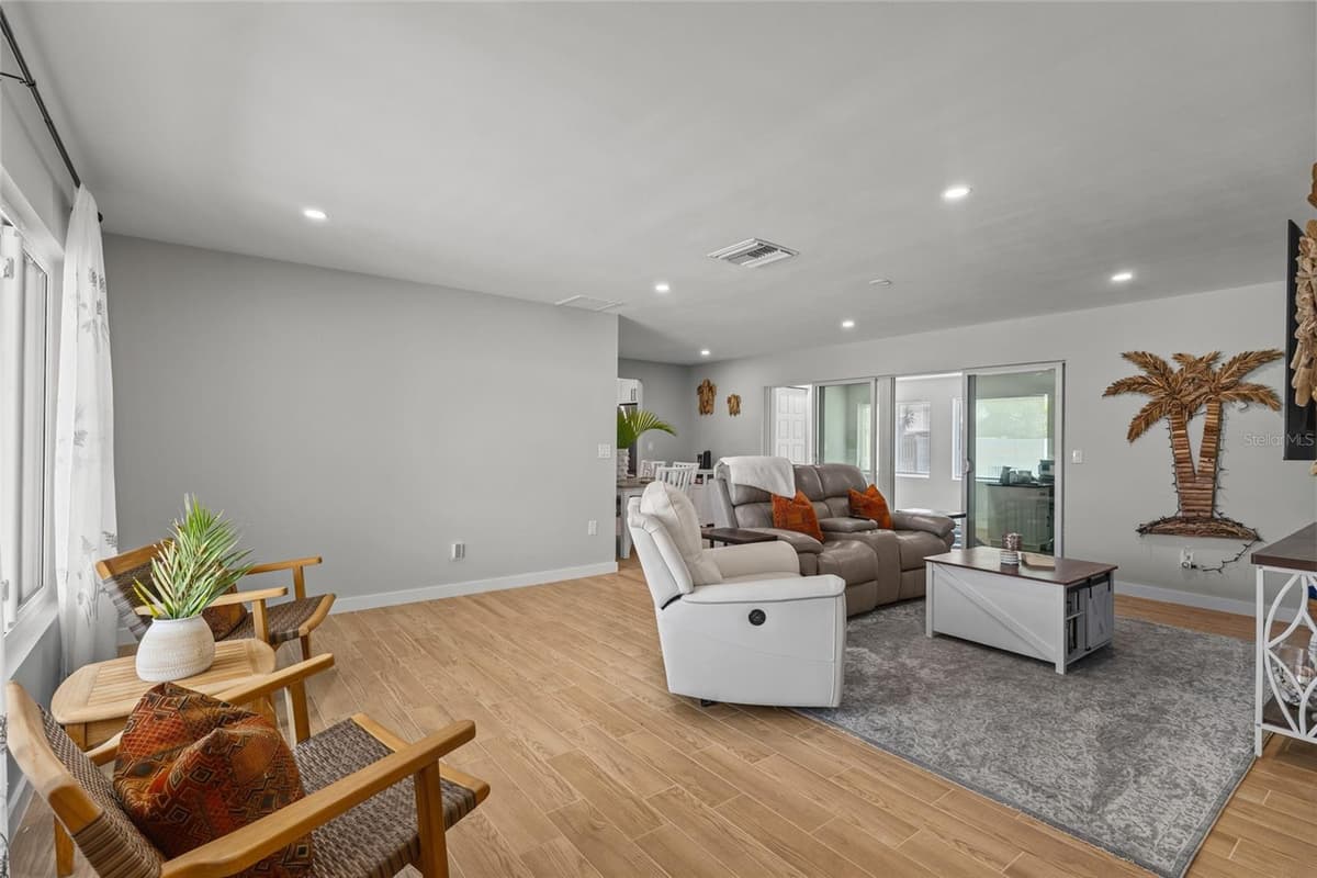 7307 14TH AVENUE — photo 9 of 26