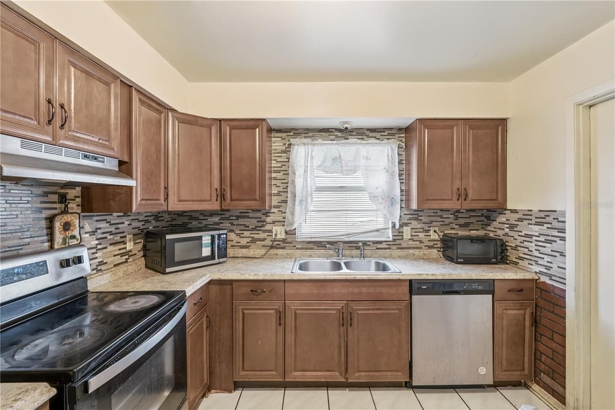 5421 NOKOMIS CIRCLE — photo 9 of 17