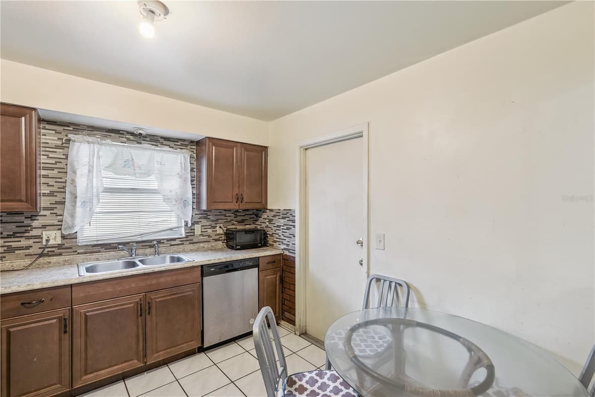 5421 NOKOMIS CIRCLE — photo 8 of 17