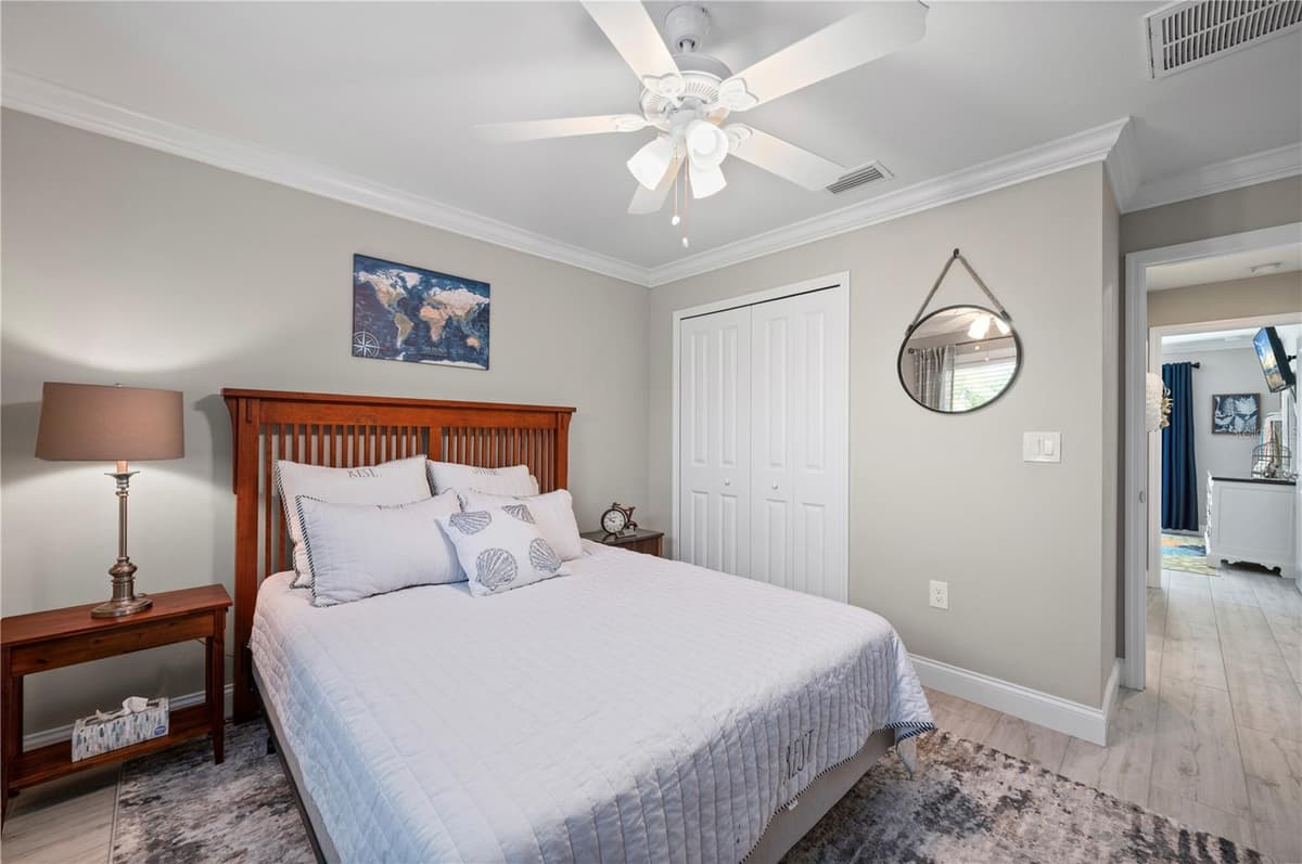 429 LONDRINA DRIVE — photo 33 of 46