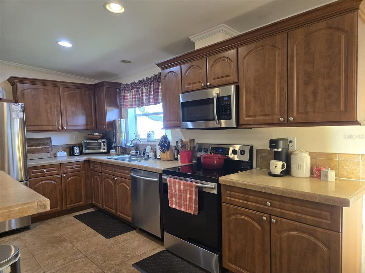 2723 LAKE GRASSMERE CIRCLE — photo 14 of 29