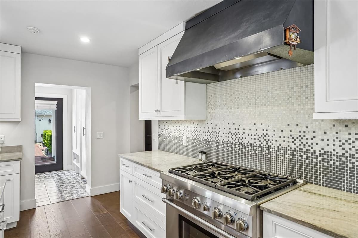 1271 PALMER AVENUE — photo 13 of 50