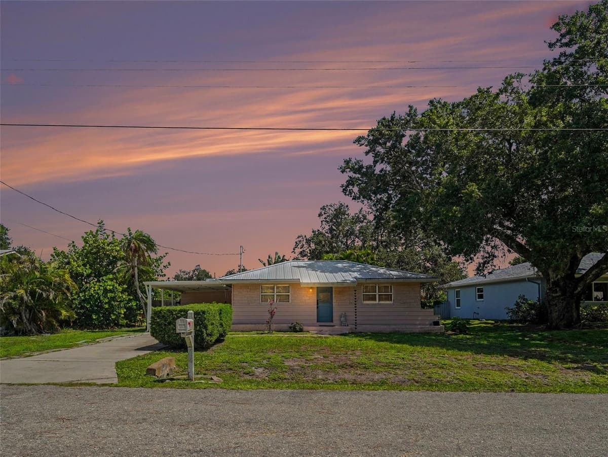 3035 HILLVIEW STREET — photo 1 of 11