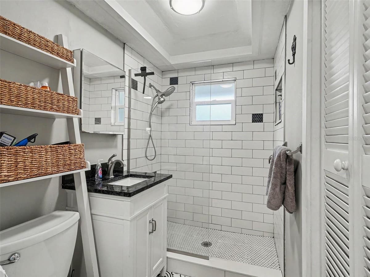 3035 HILLVIEW STREET — photo 8 of 11