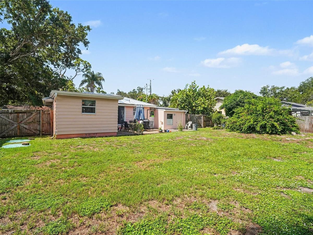 3035 HILLVIEW STREET — photo 10 of 11