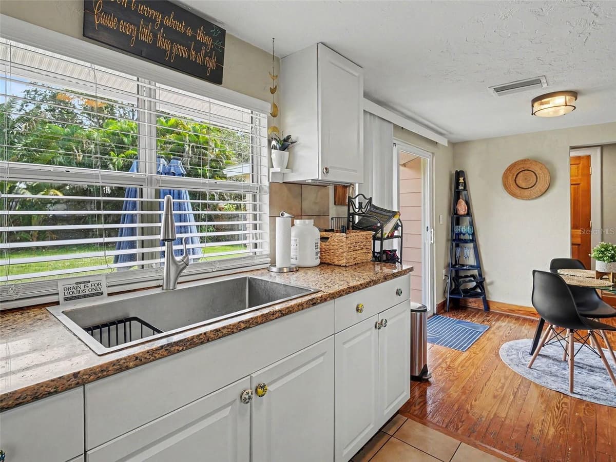 3035 HILLVIEW STREET — photo 3 of 11