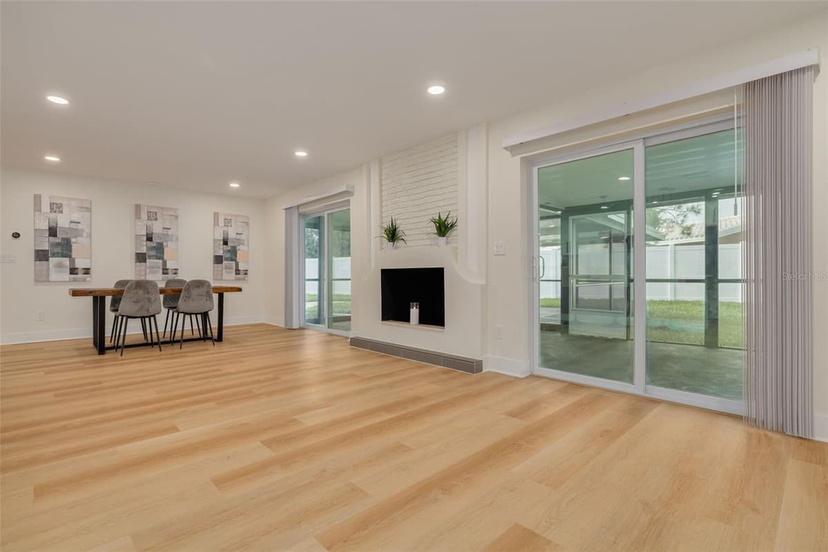 2065 ENVOY COURT — photo 4 of 46