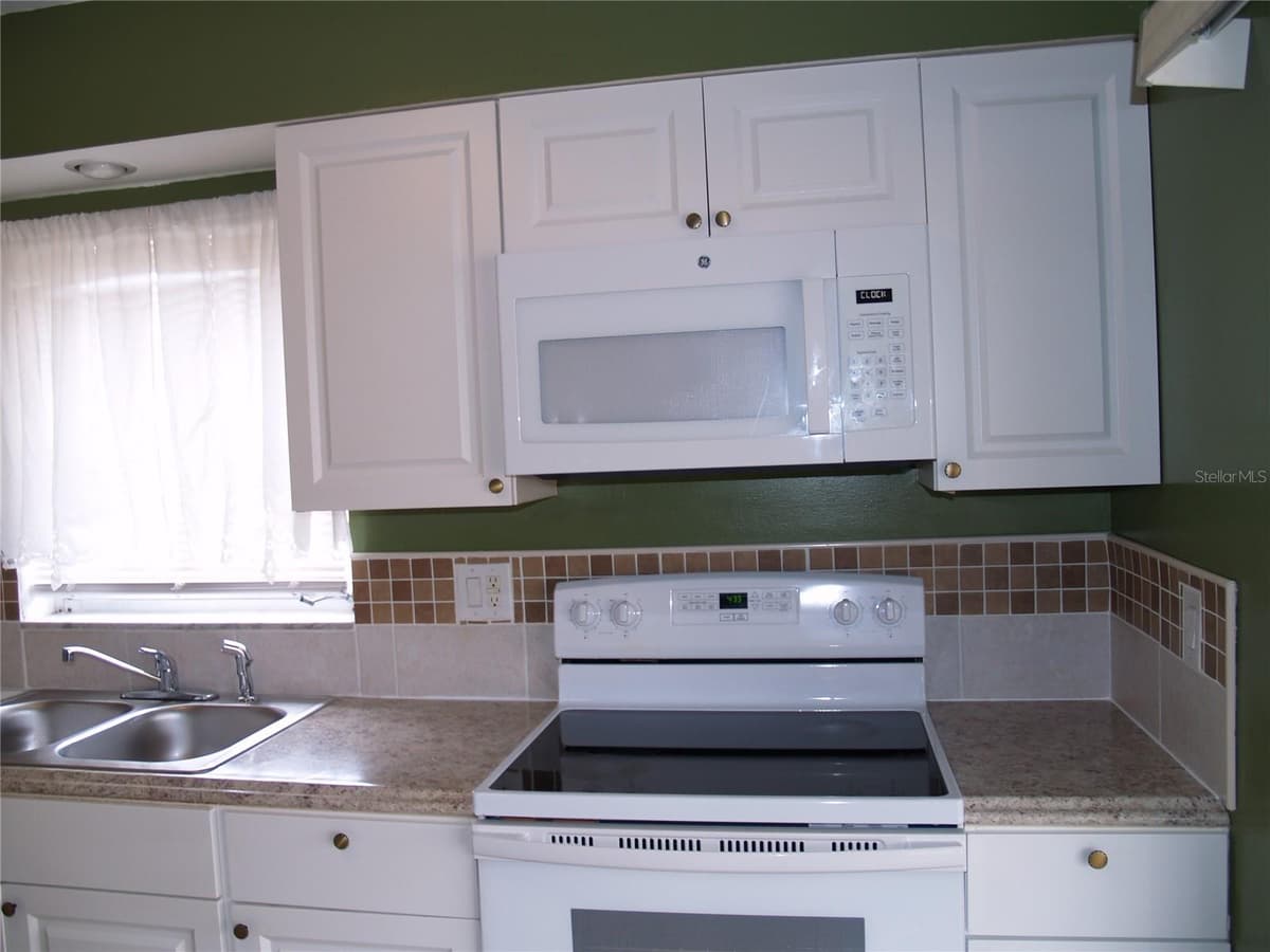 21306 STILLWATER AVENUE — photo 7 of 61