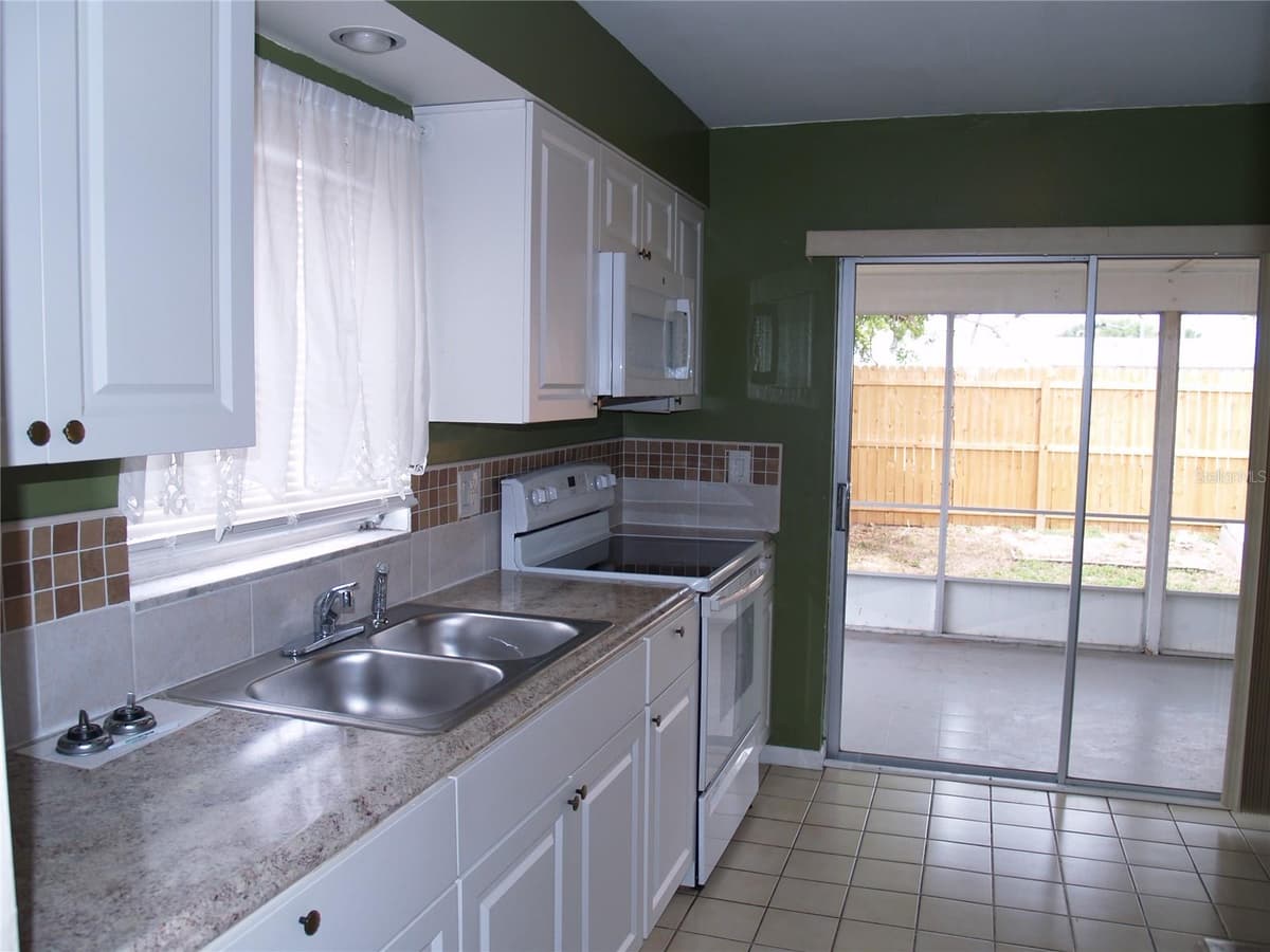 21306 STILLWATER AVENUE — photo 5 of 61