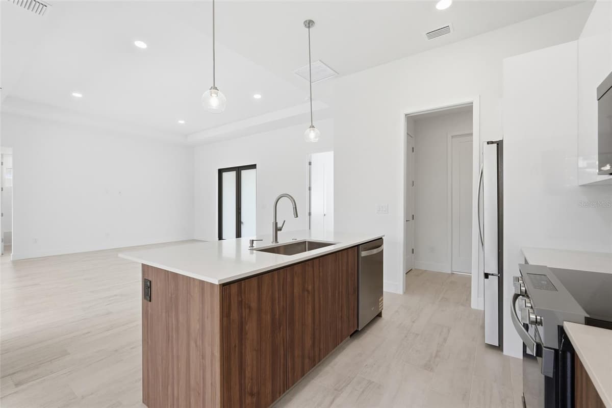 14041 NEWSON LANE — photo 15 of 43