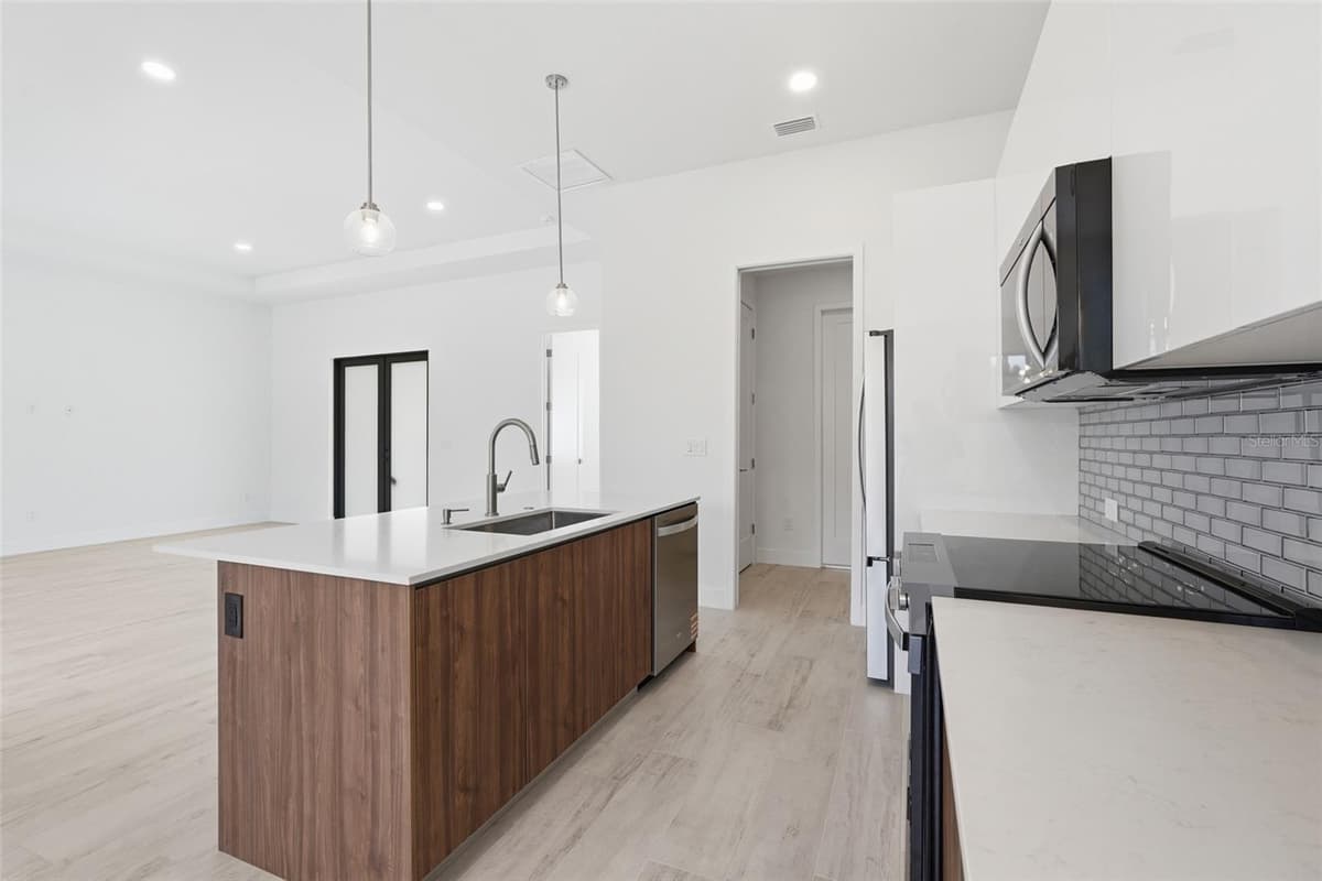 14041 NEWSON LANE — photo 16 of 43