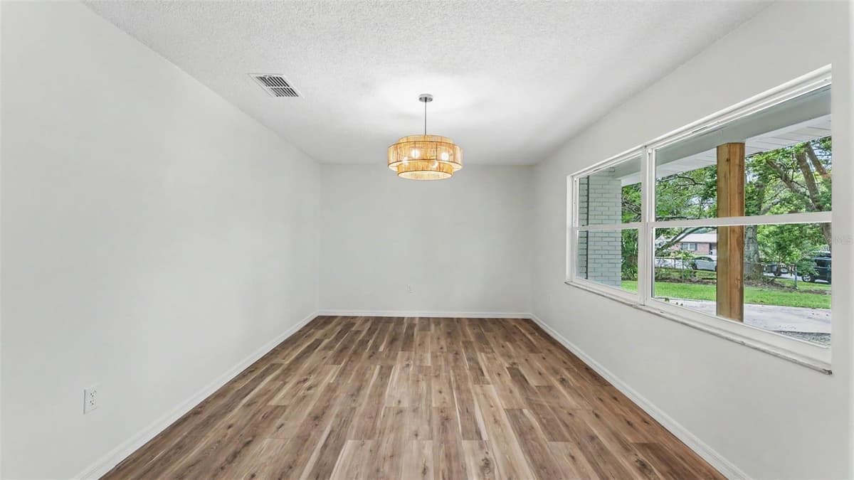7209 GROVE WAY — photo 3 of 31