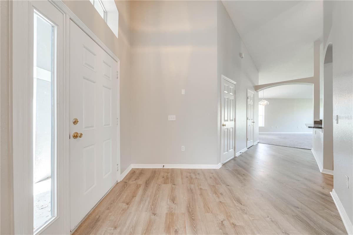 119 SOUTHAMPTON DRIVE — photo 5 of 31