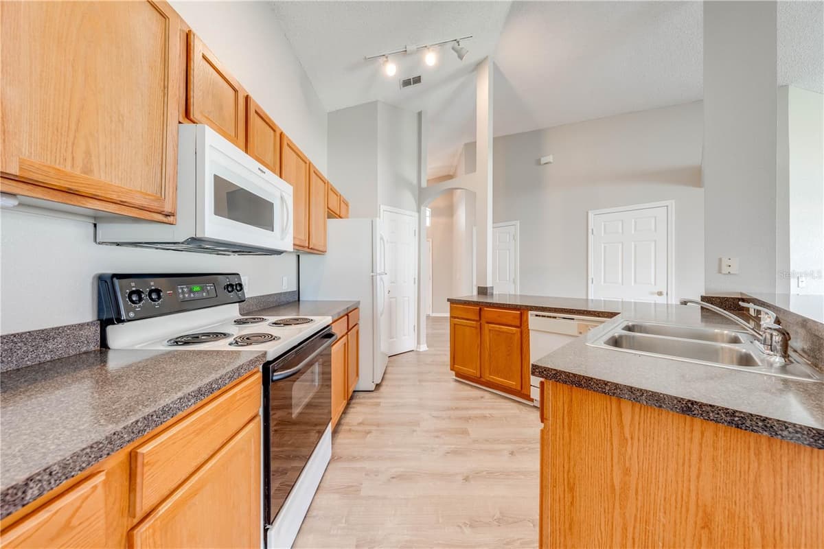 119 SOUTHAMPTON DRIVE — photo 12 of 31