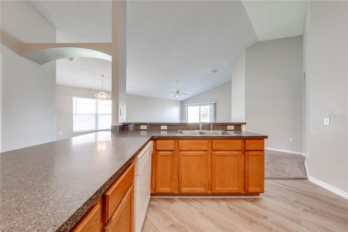 119 SOUTHAMPTON DRIVE — photo 15 of 31